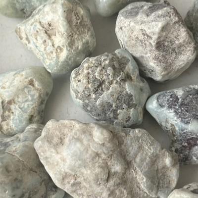 LARIMAR PIERRE BRUTE