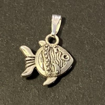 ANIMAL TOTEM POISSON PENDENTIF