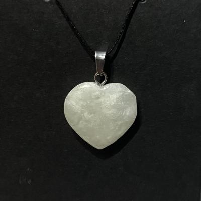 JADE VERTE PENDENTIF COEUR