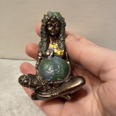 STATUETTE GAIA