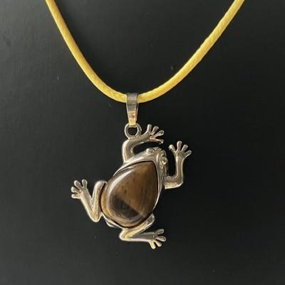 OEIL DU TIGRE GRENOUILLE PENDENTIF