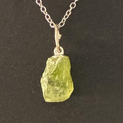 PERIDOT OLIVINE PENDENTIF BRUT 1