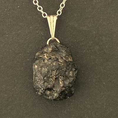 PIERRE DE LAVE PENDENTIF