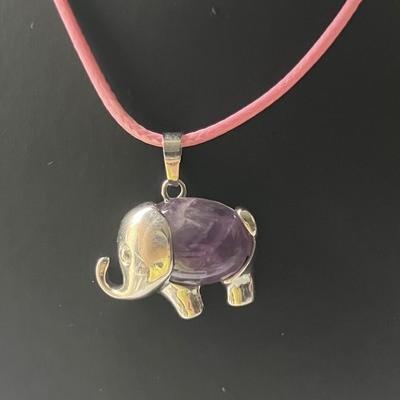 AMETHYSTE ELEPHANT PENDENTIF