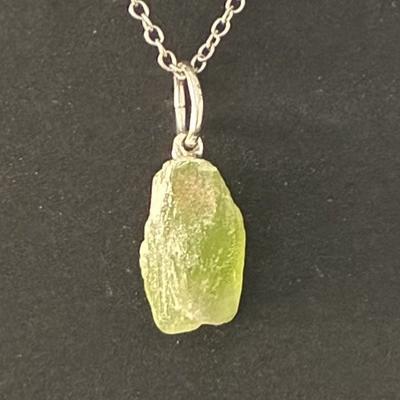 PERIDOT OLIVINE PENDENTIF BRUT 3