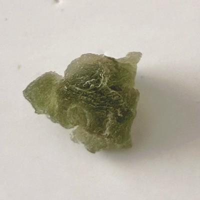 MOLDAVITE PIERRE BRUTE